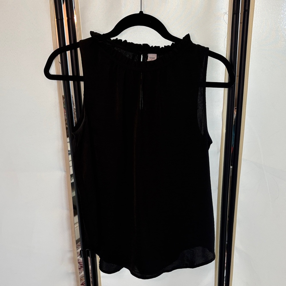 Old Navy Black Sleeveless Ruffle-Neck Camisole
